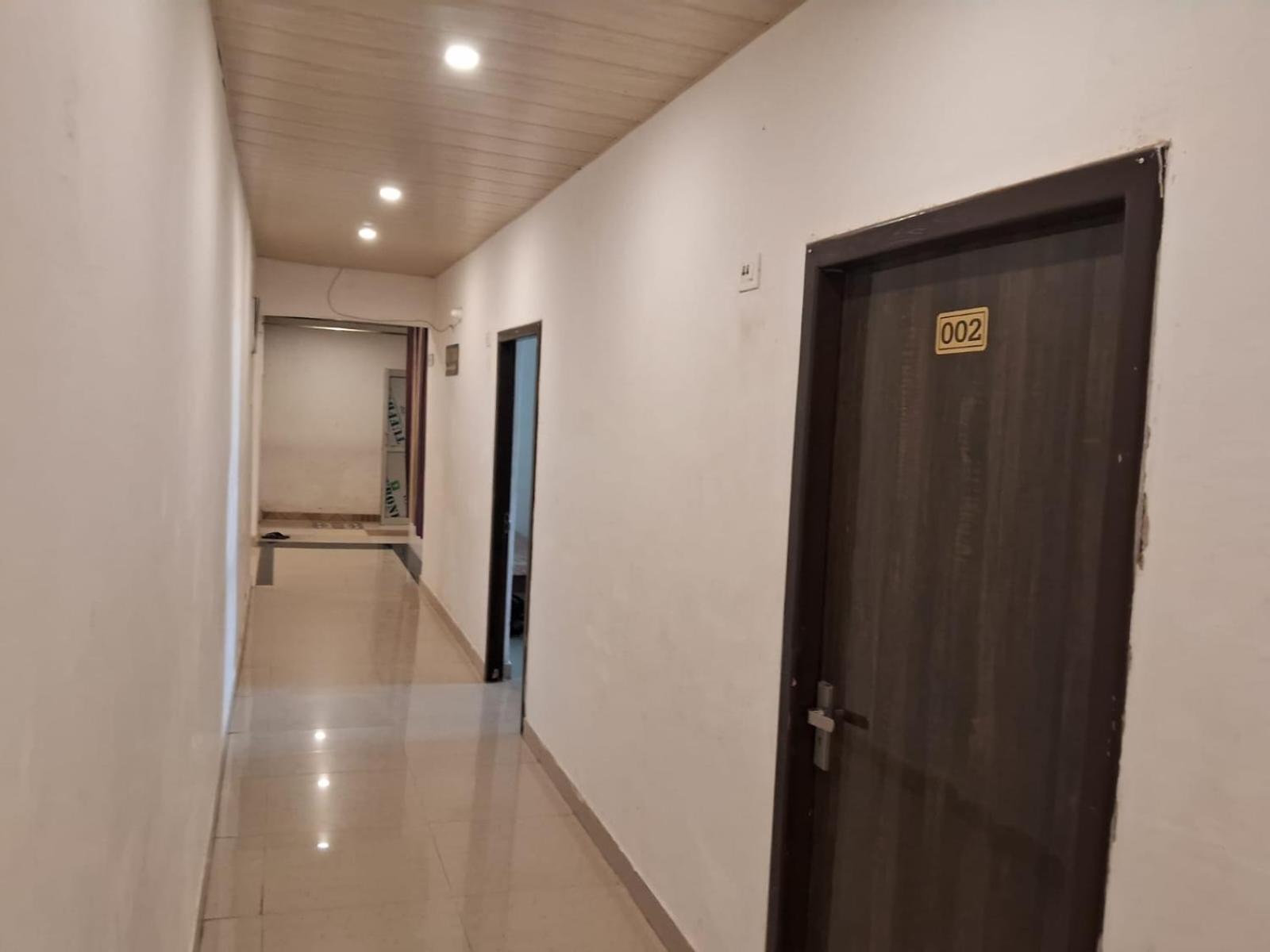 Rk Lawns Hotel Gonda Exterior photo