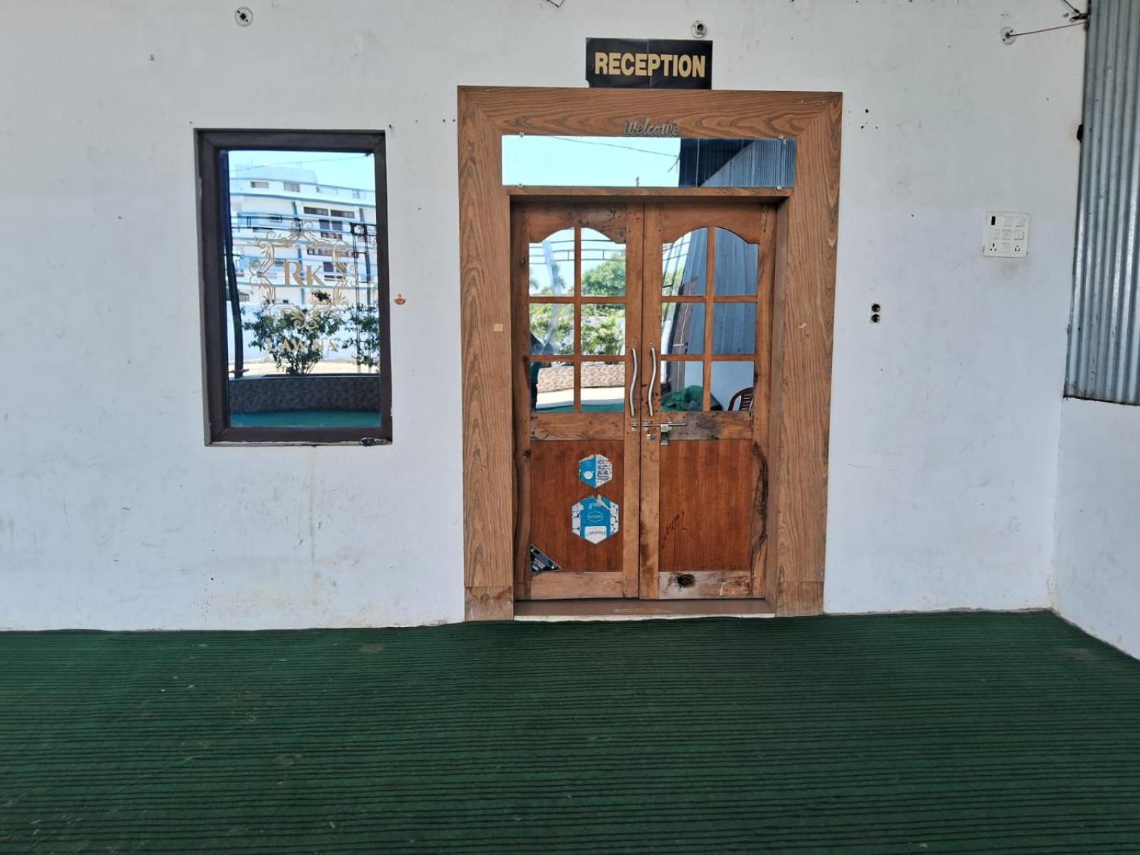 Rk Lawns Hotel Gonda Exterior photo